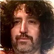 Pianista y percusionista familiarizado con el lenguaje moderno y clásico.